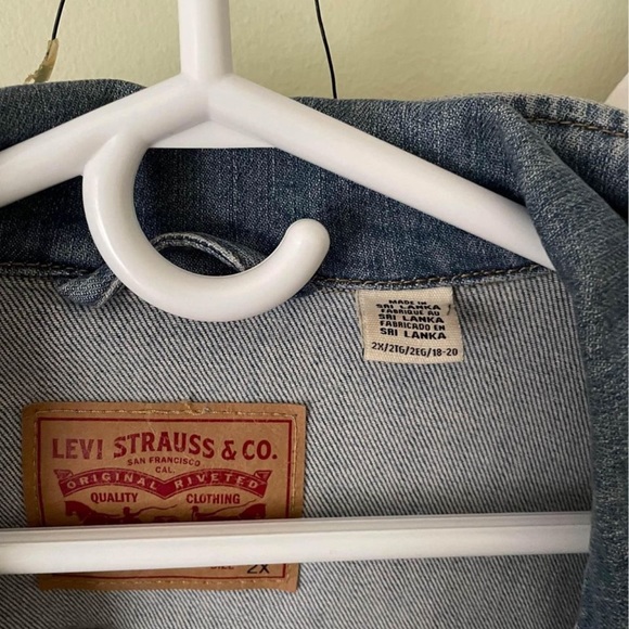 Levi's jeans jacket in Large - Picture 2 of 3